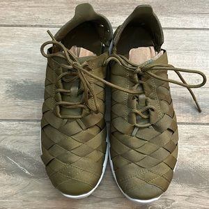 Nike Women's Juvenate Woven Premium Size 7 women’s